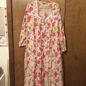 Night gown and robe set